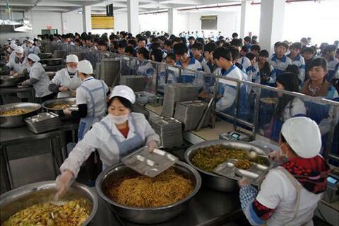 學校食堂承包這個近乎被壟斷的賺錢生意，如今卻“開不下去”？