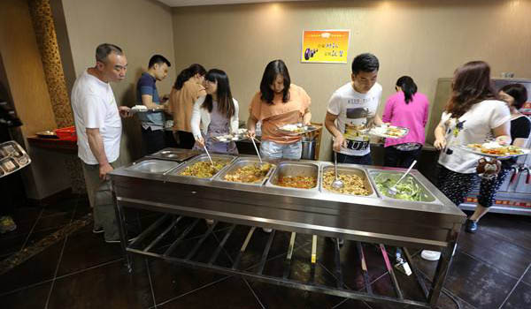 什么是團(tuán)膳服務(wù),食堂是否屬于團(tuán)膳膳食？